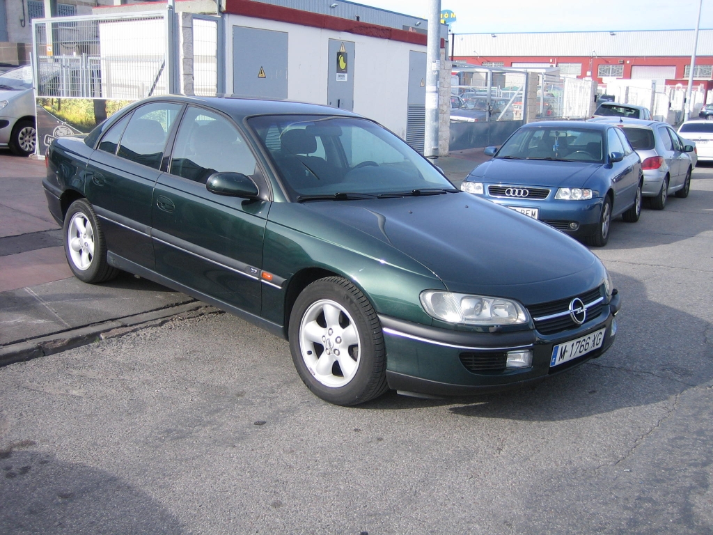 VISTA DELANTERA DERECHA OPEL OMEGA 2.5 TD 131CV