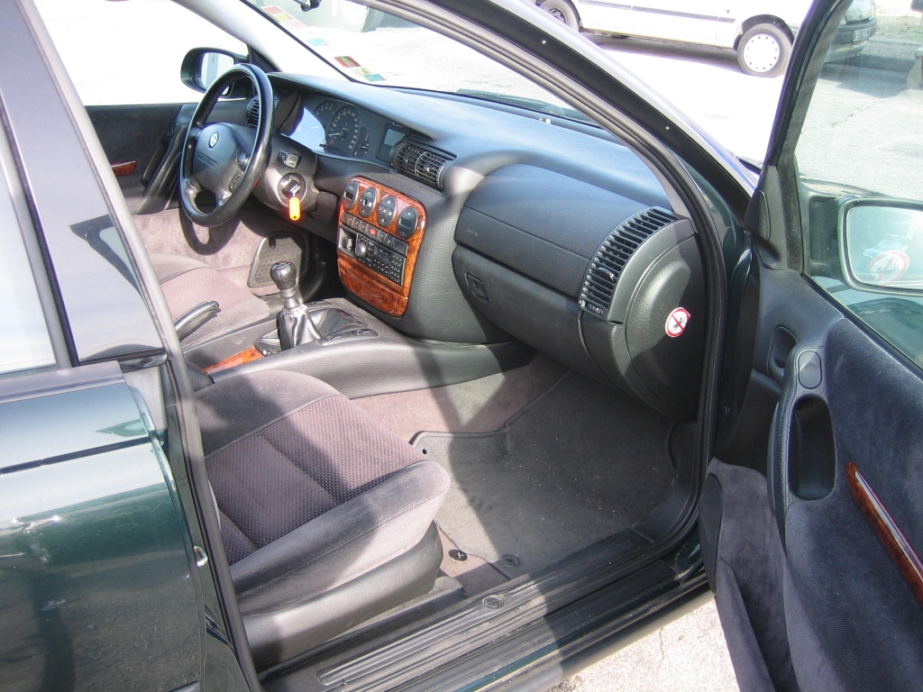 VISTA INTERIOR DERECHO OPEL OMEGA 2.5 TD 131CV