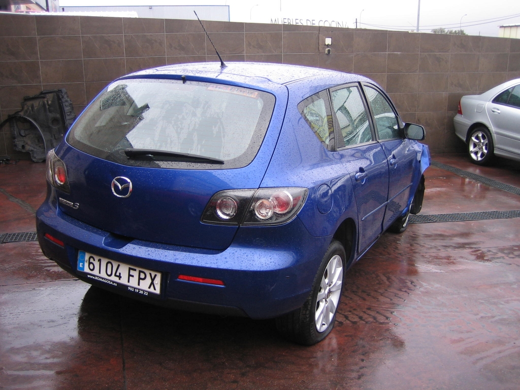 VISTA TRASERA DERECHA MAZDA 3 1.6 CRTD  109CV