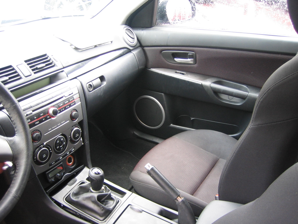 VISTA INTERIOR DERECHO MAZDA 3 1.6 CRTD  109CV