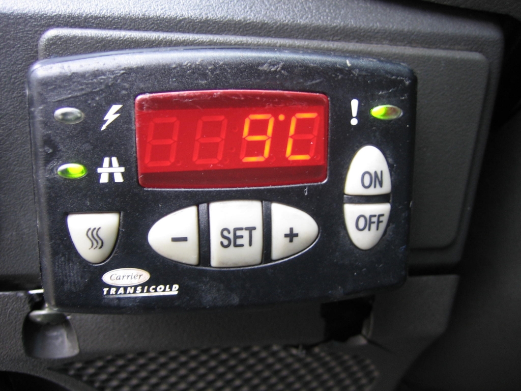 VISTA MANDOS EQUIPO FRIO IVECO DAYLI 35C13 2.8 D 125CV