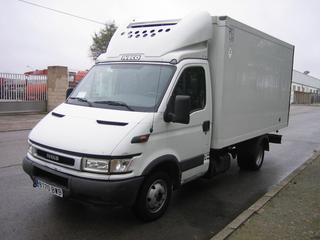 VISTA DELANTERA IZQUIERDAIVECO DAYLI 35C13 2.8 D 125CV 