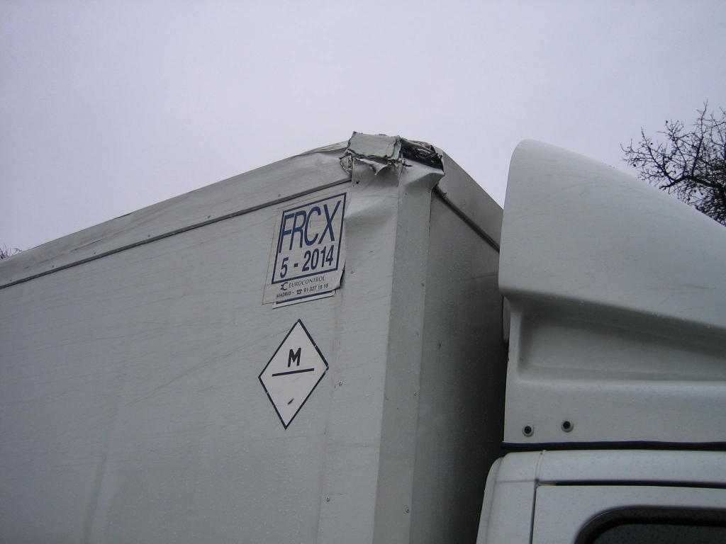 VISTA LEVE GOLPE IVECO DAYLI 35C13 2.8 D 125CV