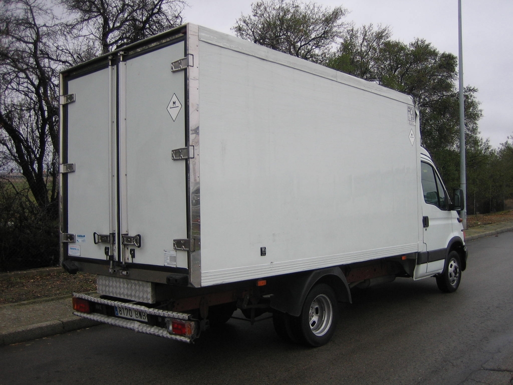 VISTA TRASERA DERECHA IVECO DAYLI 35C13 2.8 D 125CV