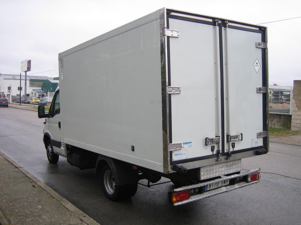 VISTA TRASERA IZQUIERDA IVECO DAYLI 35C13 2.8 D 125CV