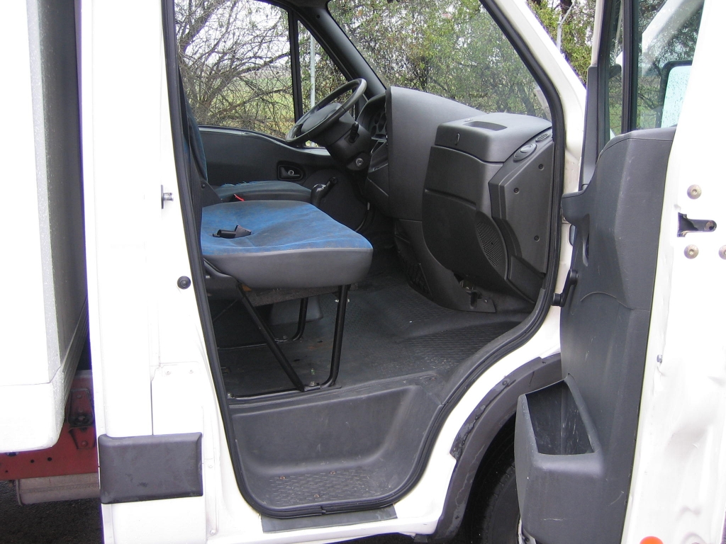 VISTA INTERIOR DERECHO IVECO DAYLI 35C13 2.8 D 125CV