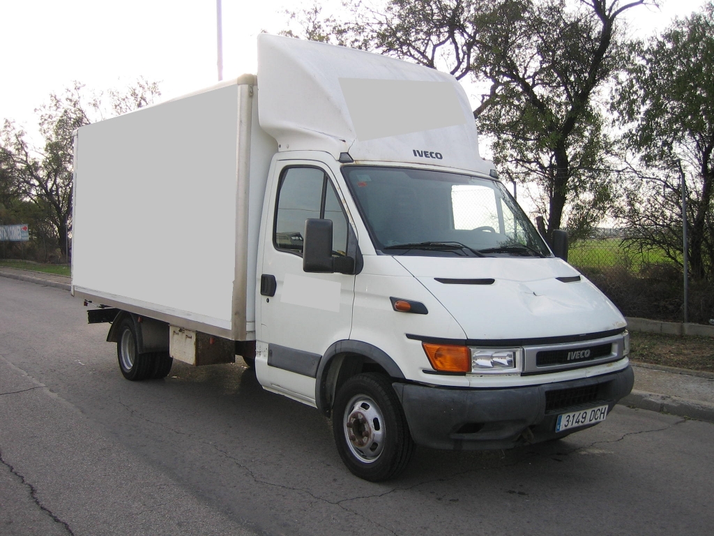VISTA DELANTERA DERECHA IVECO DAYLI 35C15 2.8 145CV