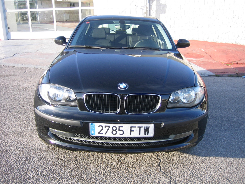 VISTA DELANTERA BMW 118D 2.0 143CV
