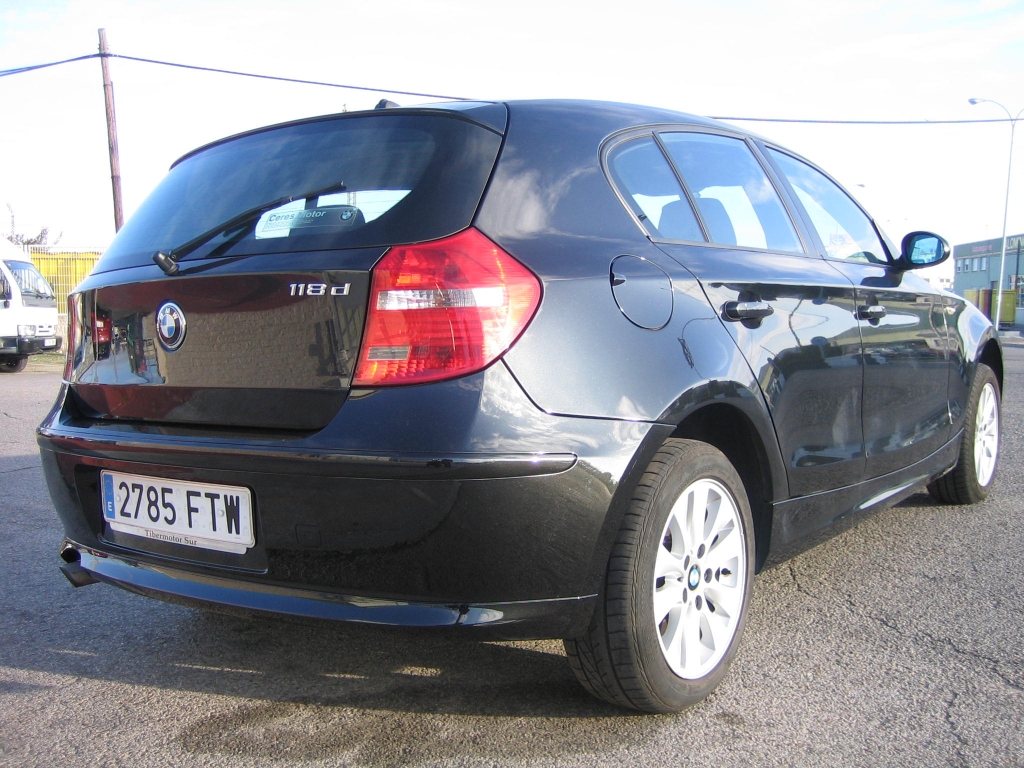 VISTA TRASERA DERECHA BMW 118D 2.0 143CV