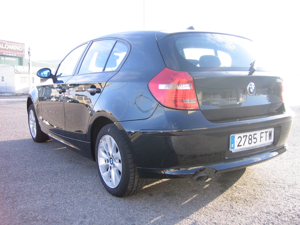 VISTA TRASERA IZQUIERDA BMW 118D 2.0 143CV