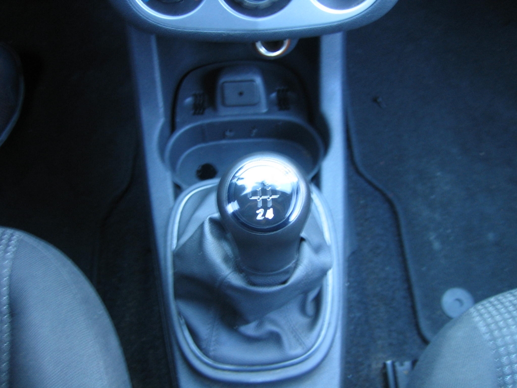 VISTA CAMBIO OPEL CORSA 1.3 DTI ECO FLEX 75CV