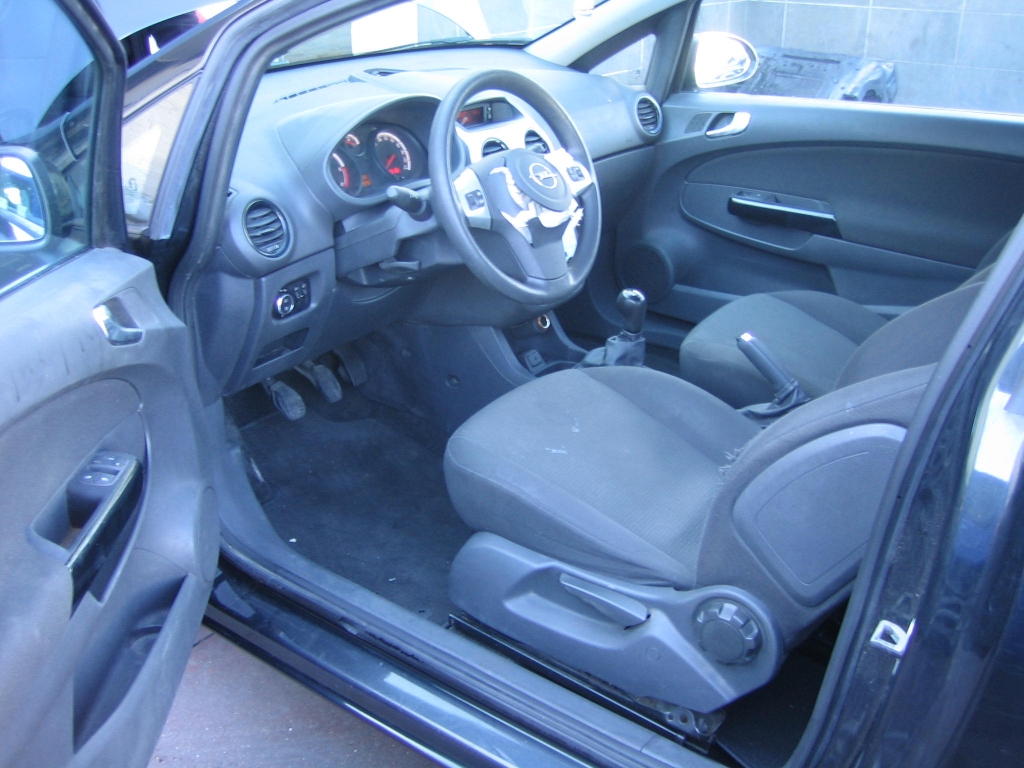 VISTA INTERIOR IZQUIERDO OPEL CORSA 1.3 DTI ECO FLEX 75CV