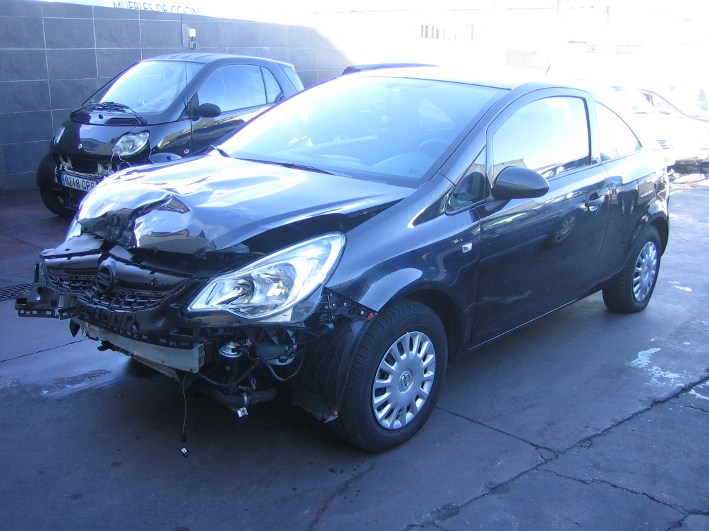 VISTA DELANTERA IZQUIERDA OPEL CORSA 1.3 DTI ECO FLEX 75CV