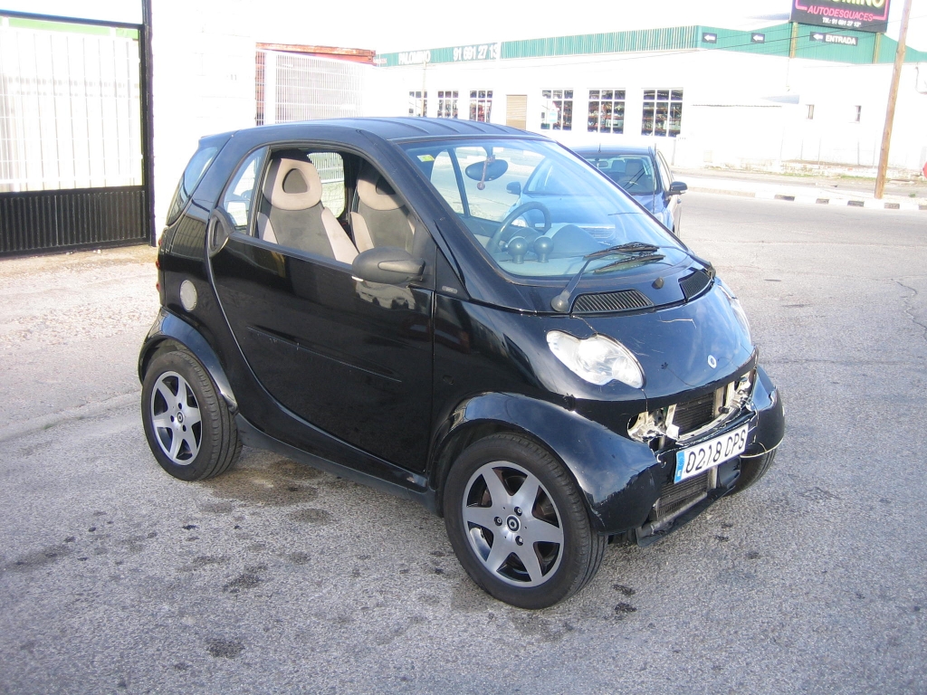 VISTA DELANTERA IZQUIERDA SMART 700 GASOLINA 61CV