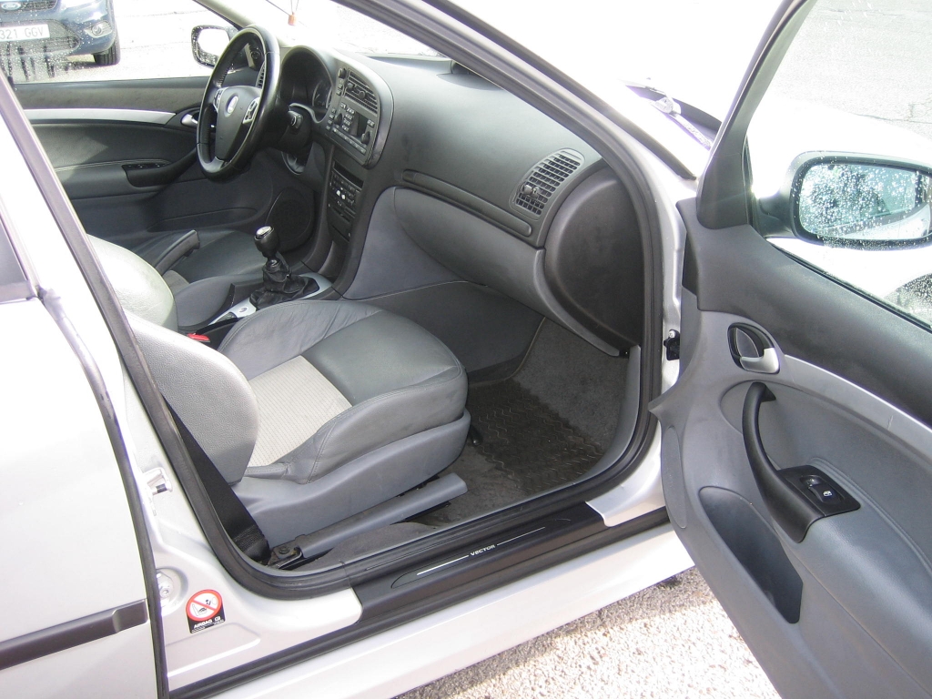 VISTA INTERIOR DERECHO SAAB 9 3 1.9 TD 150CV