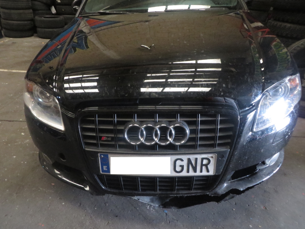 VISTA DELANTERA AUDI A-4 FAMILIAR 2.0 130CV S-LINE GASOLINA