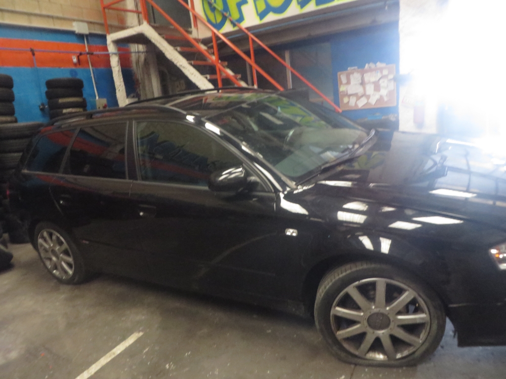 VISTA LATERAL DERECHO AUDI A-4 FAMILIAR 2.0 130CV S-LINE GASOLINA