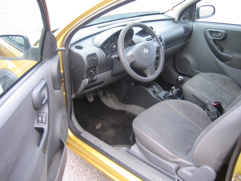 VISTA INTERIOR IZQUIERDO OPEL CORSA C 1.7 DIESEL 65CV