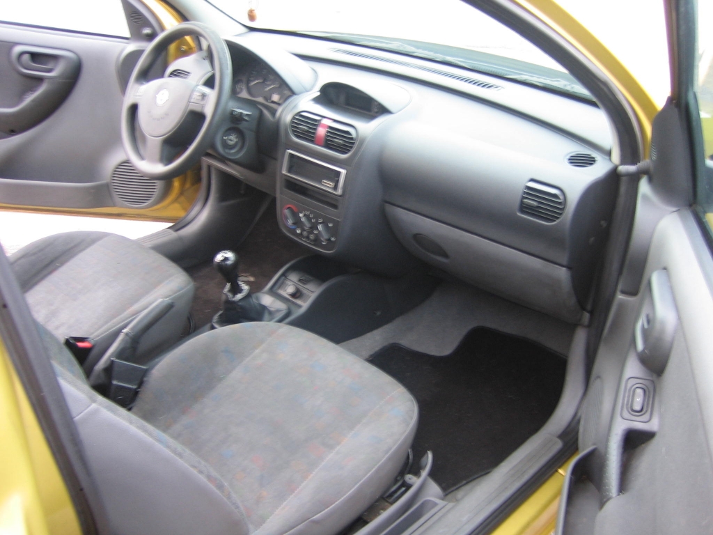 VISTA INTERIOR DERECHO OPEL CORSA C 1.7 DIESEL 65CV