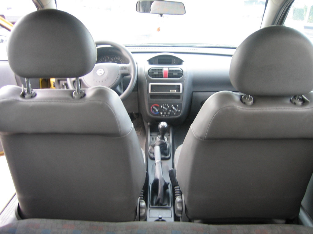 VISTA INTERIOR OPEL CORSA C 1.7 DIESEL 65CV