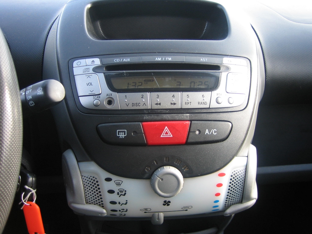 VISTA CD Y A/C TOYOTA AYGO 1.0 GASOLINA 75CV