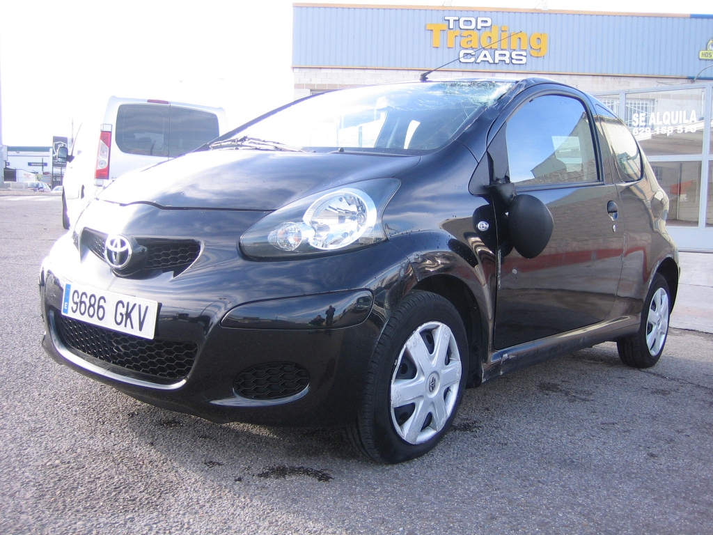 VISTA DELANTERA IZQUIERDA TOYOTA AYGO 1.0 GASOLINA 75CV 