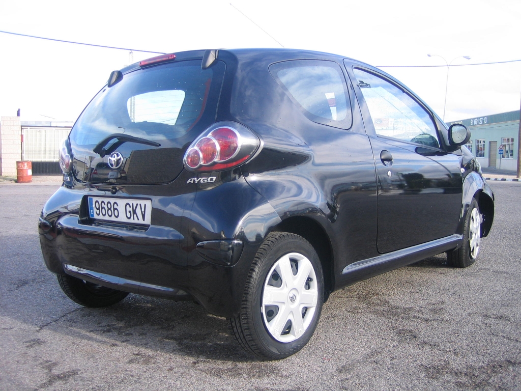 VISTA TRASERA DERECHA TOYOTA AYGO 1.0 GASOLINA 75CV