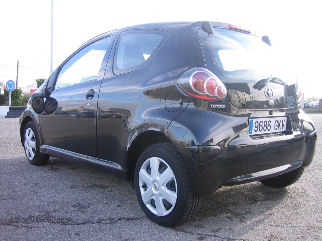 VISTA TRASERA IZQUIERDA TOYOTA AYGO 1.0 GASOLINA 75CV