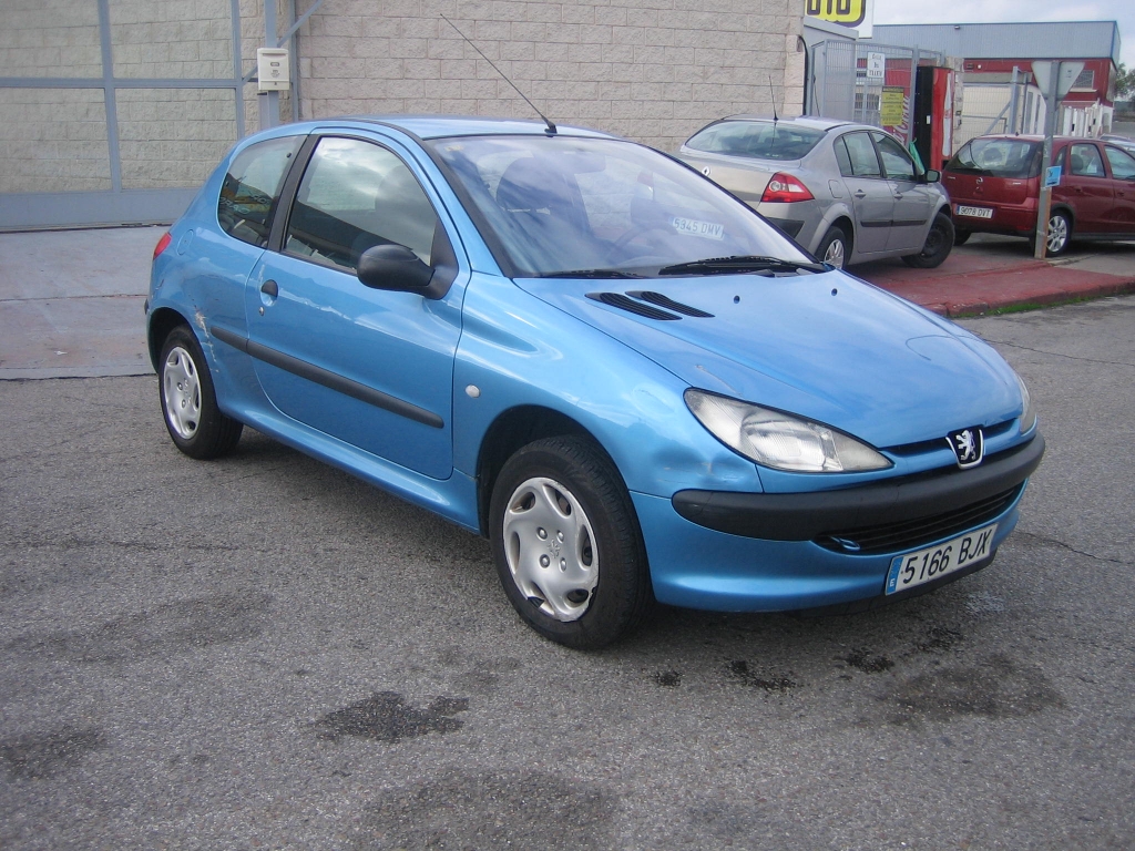 VISTA DELANTERA DERECHA PEUGEOT 206 XR 1.9 D 70CV