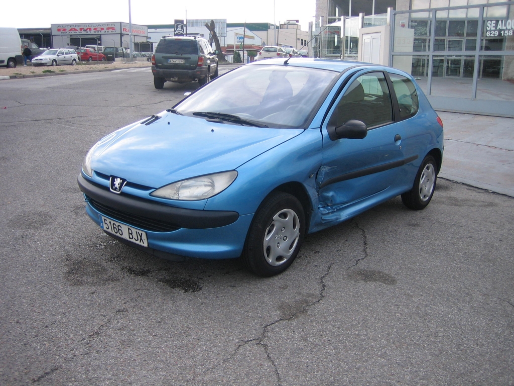 VISTA DELANTERA IZQUIERDA PEUGEOT 206 XR 1.9 D 70CV