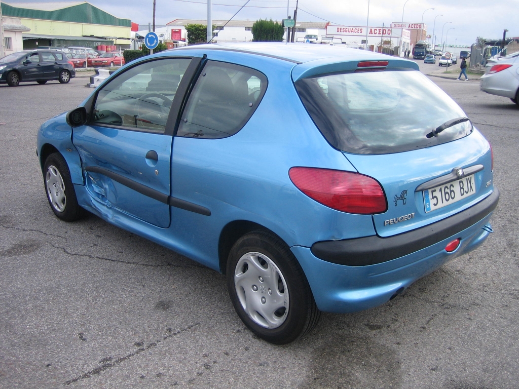 VISTA TRASERA IZQUIERDA PEUGEOT 206 XR 1.9 D 70CV