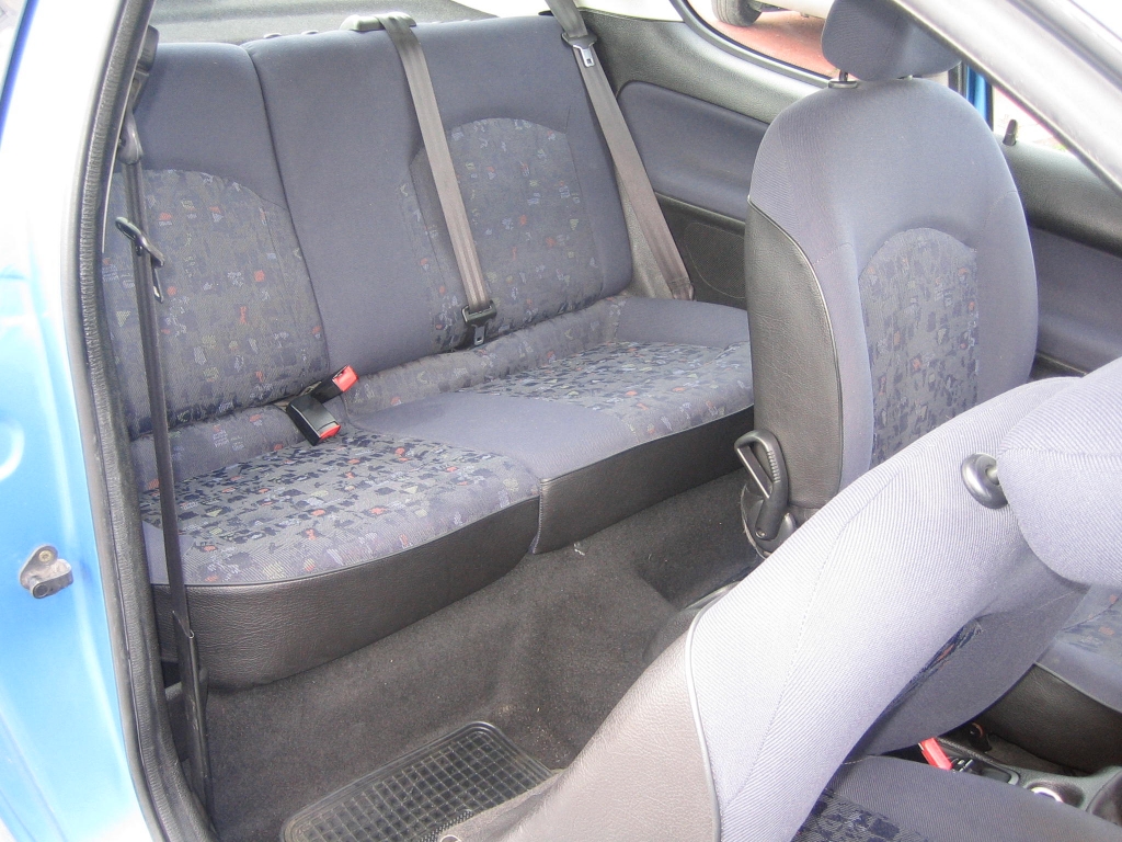 VISTA INTERIOR TRASERO PEUGEOT 206 XR 1.9 D 70CV
