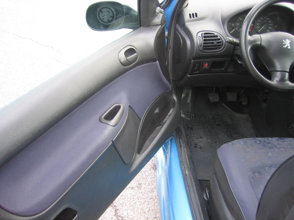 VISTA GOLPE DESDE INTERIOR PEUGEOT 206 XR 1.9 D 70CV