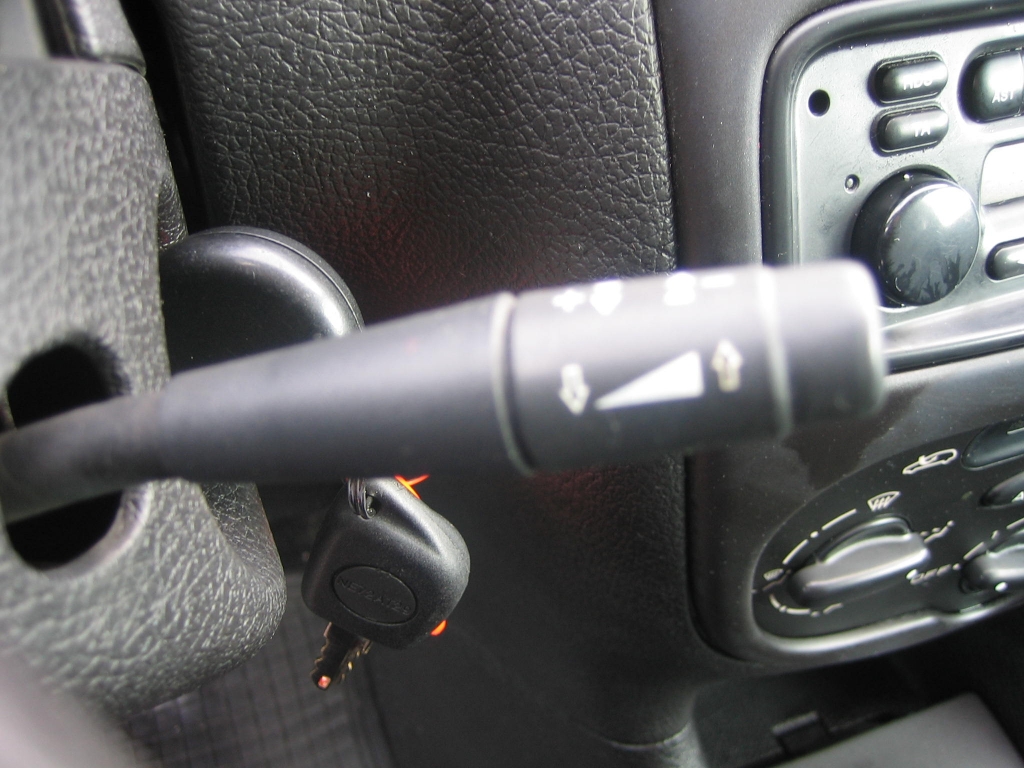 VISTA MANDOS AUDIO EN VOLANTE VISTA SALPICADERO PEUGEOT 206 XR 1.9 D 70CV