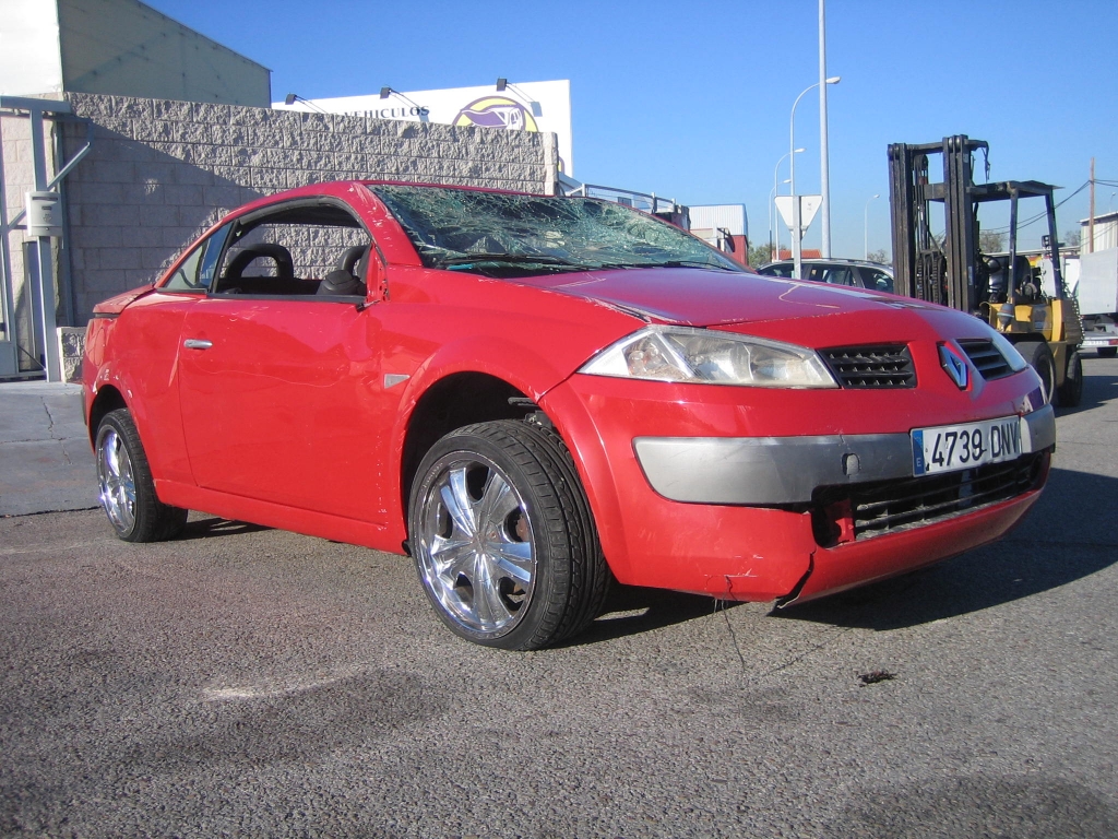 VISTA DELANTERA DERECHA RENAULT MEGANE COUPE CABRIO 1.6 I 113CV
