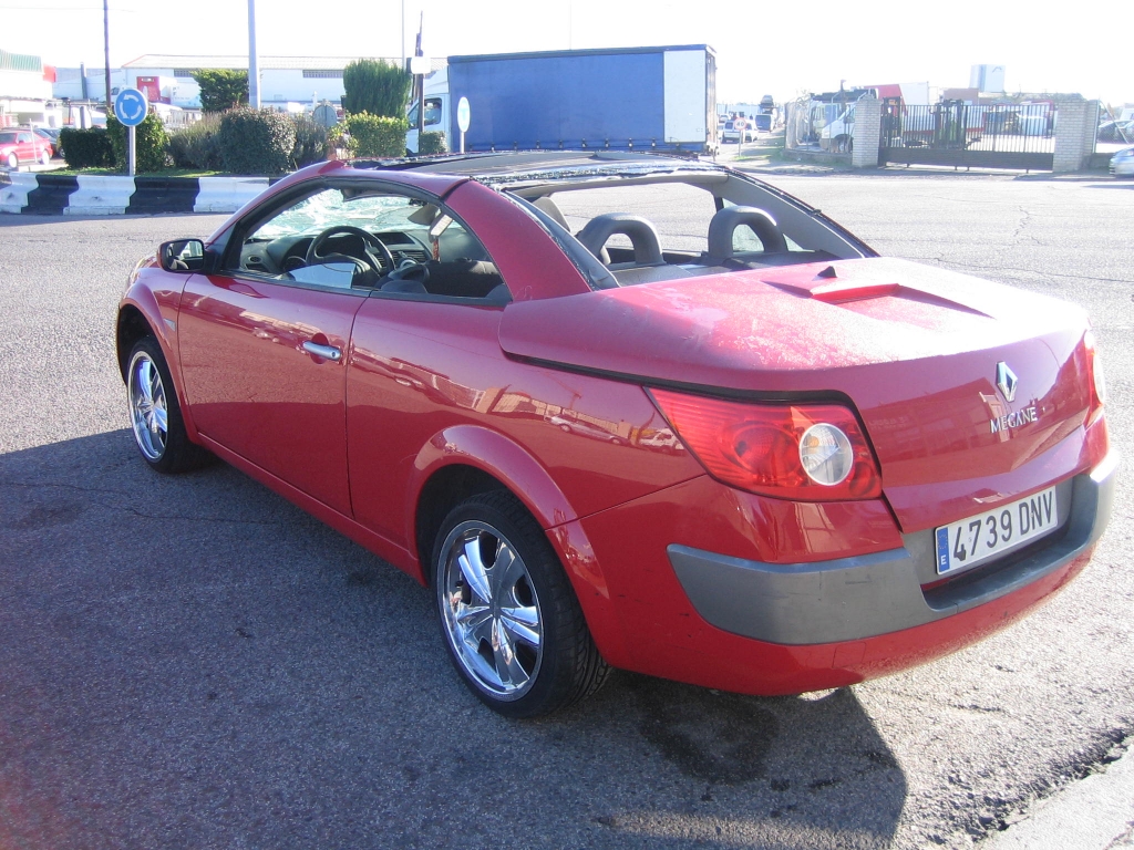 VISTA TRASERA IZQUIERDA RENAULT MEGANE COUPE CABRIO 1.6 I 113CV