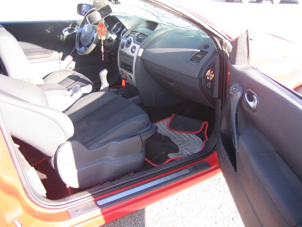 VISTA INTERIOR DERECHO RENAULT MEGANE COUPE CABRIO 1.6 I 113CV