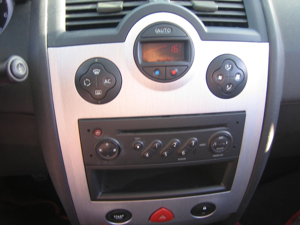 VISTA CD Y CLIMA RENAULT MEGANE COUPE CABRIO 1.6 I 113CV