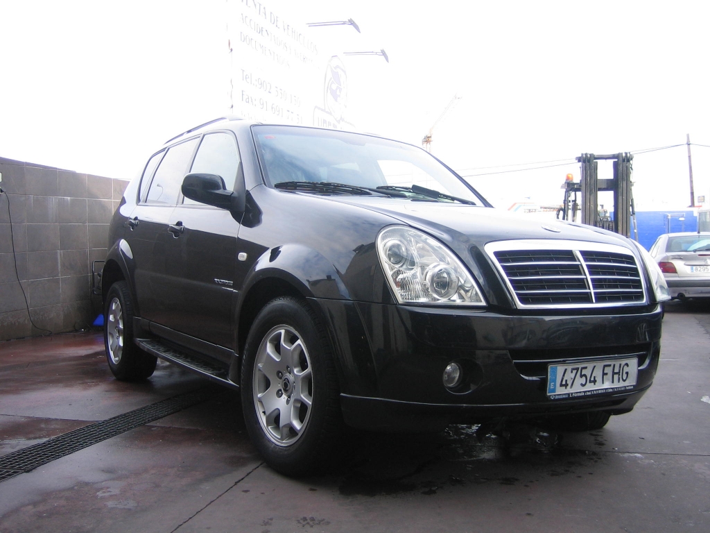 VISTA DELANTERA DERECHA SSANGYONG REXTON RX 270 XVT 2.7 186CV
