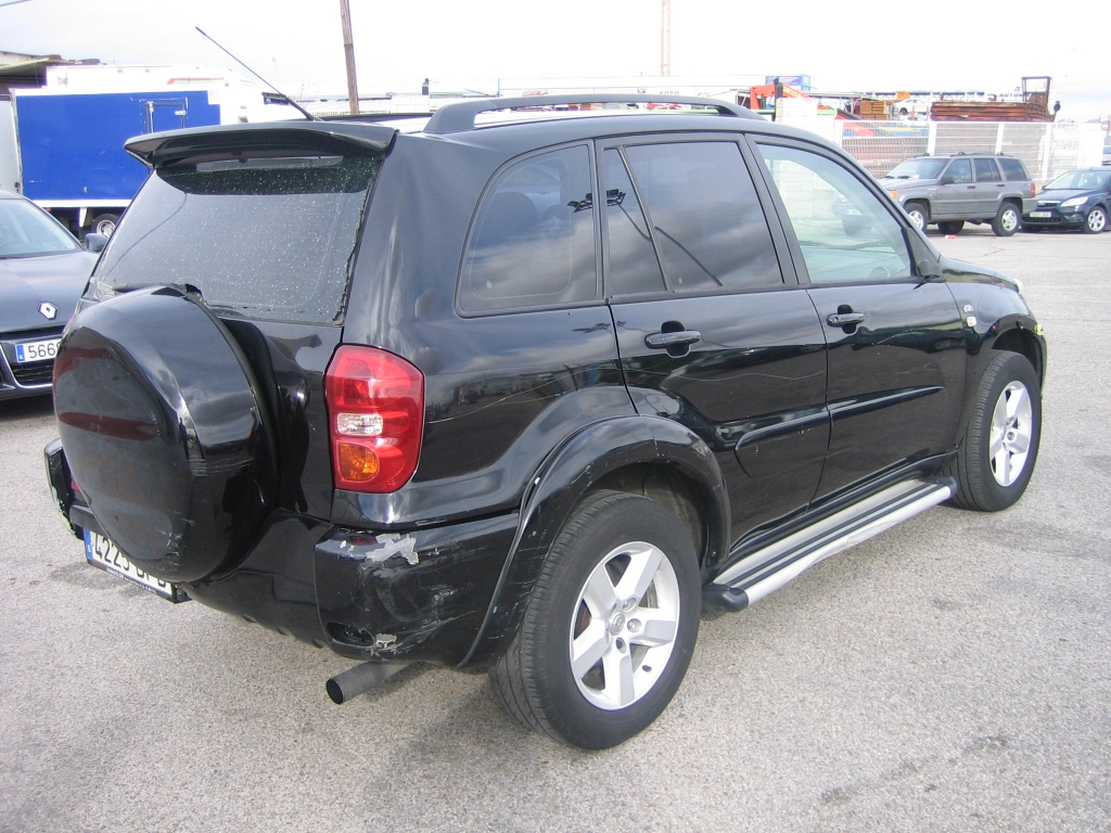 VISTA TRASERA DERECHA TOYOTA RAV 4 2.0 D4D 186CV