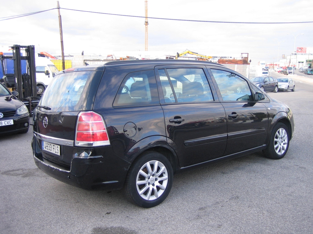 VISTA TRASERA DERECHA OPEL ZAFIRA 1.9 DTI 120CV 7PLAZAS