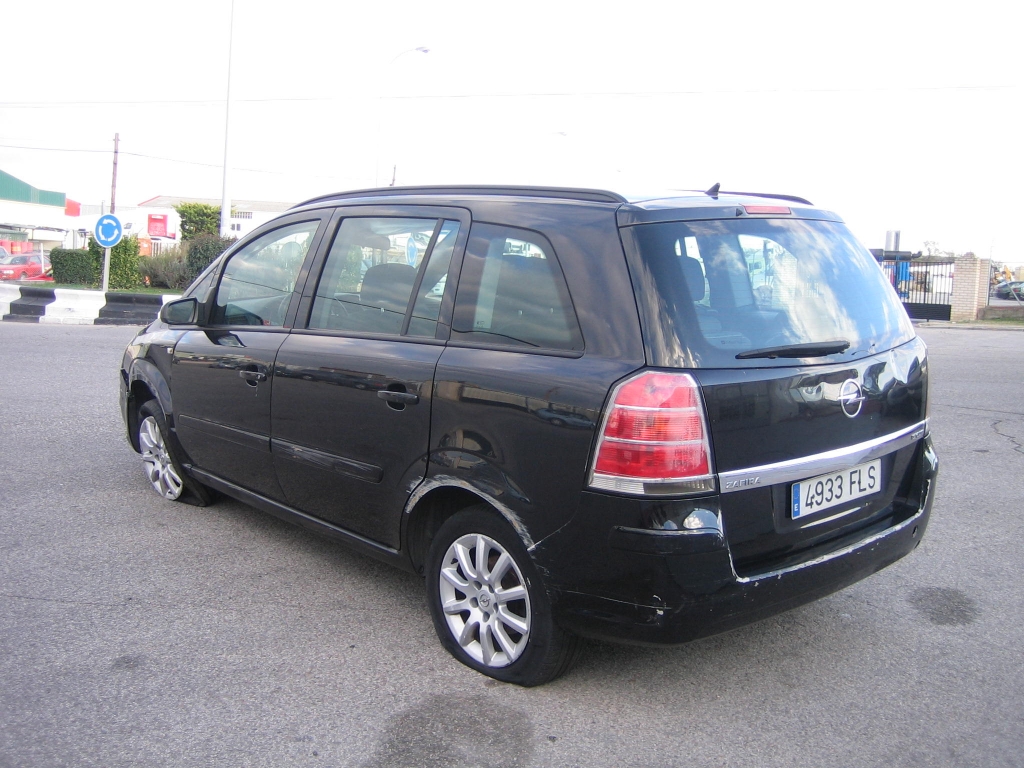 VISTA TRASERA IZQUIERDA OPEL ZAFIRA 1.9 DTI 120CV 7PLAZAS