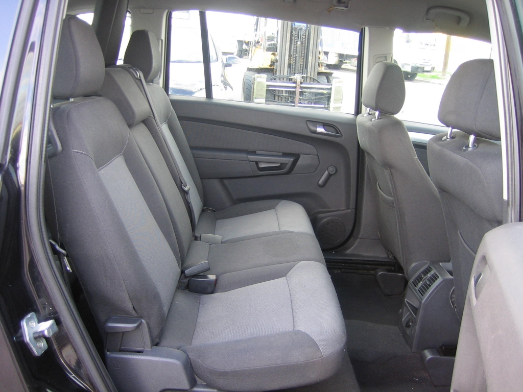 VISTA TRASERA OPEL ZAFIRA 1.9 DTI 120CV 7PLAZAS