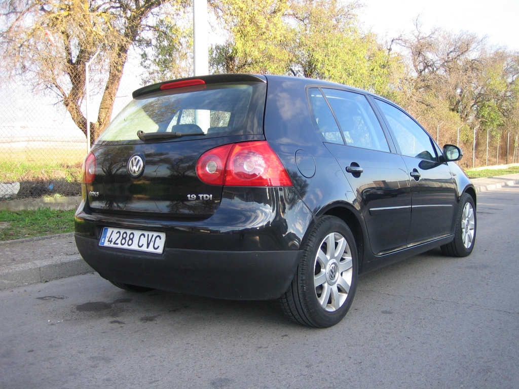 VISTA TRASERA DERECHA VOLKSWAGEN GOLF V 1.9 TDI 105CV