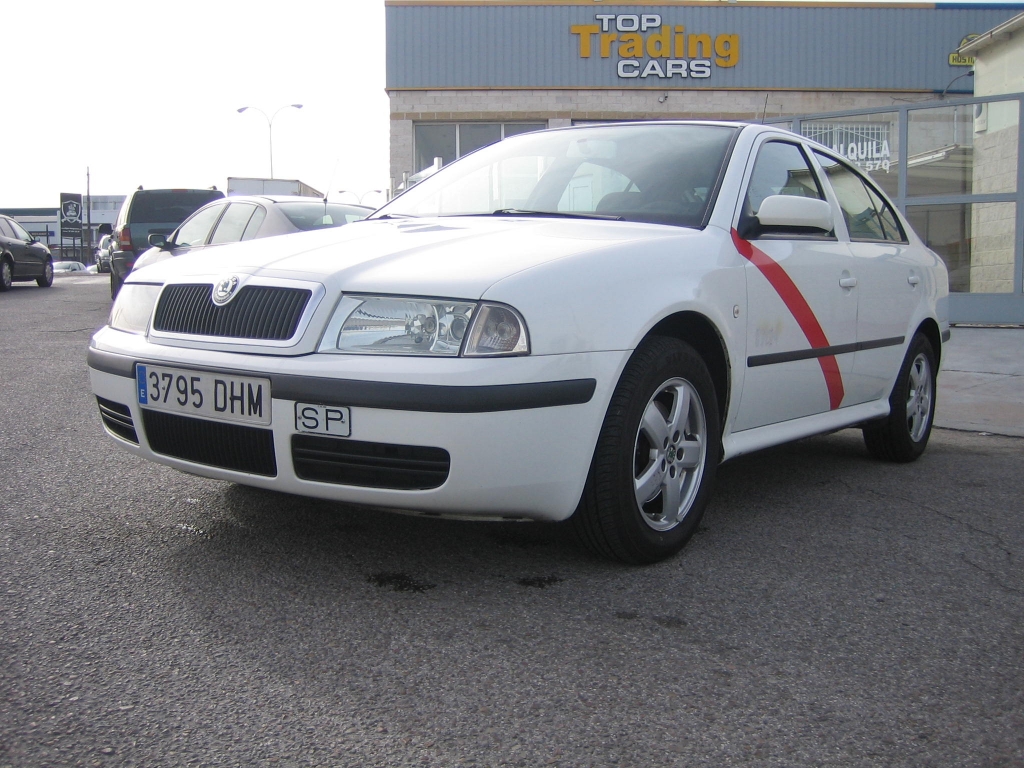 VISTA DELANTERA IZQUIERDA SKODA OCTAVIA 1.9 TDI 90CV