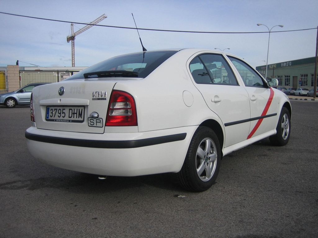 VISTA TRASERA DERECHA SKODA OCTAVIA 1.9 TDI 90CV