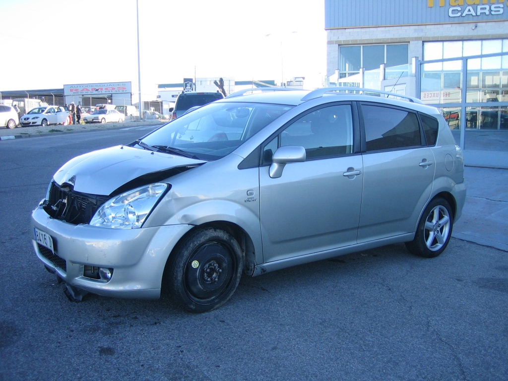 VISTA DELANTERA IZQUIERDA TOYOTA COROLLA VERSO 2.2 D4D SPORT 177CV 7PLAZAS