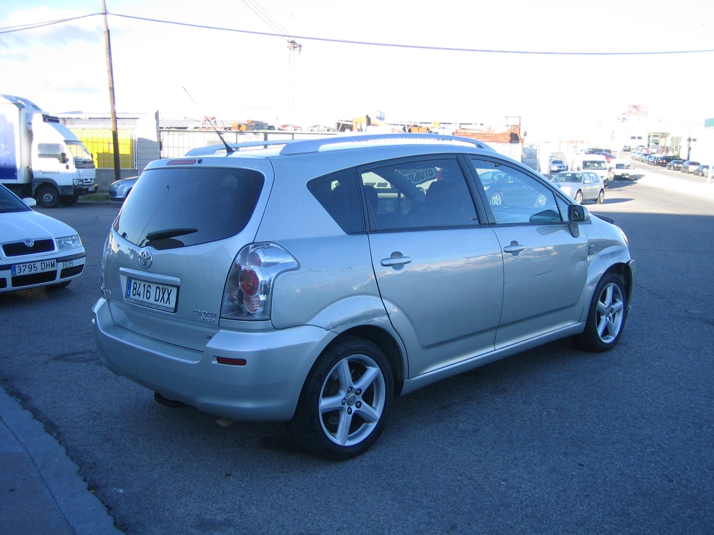 VISTA TRASERA DERECHA TOYOTA COROLLA VERSO 2.2 D4D SPORT 177CV 7PLAZAS