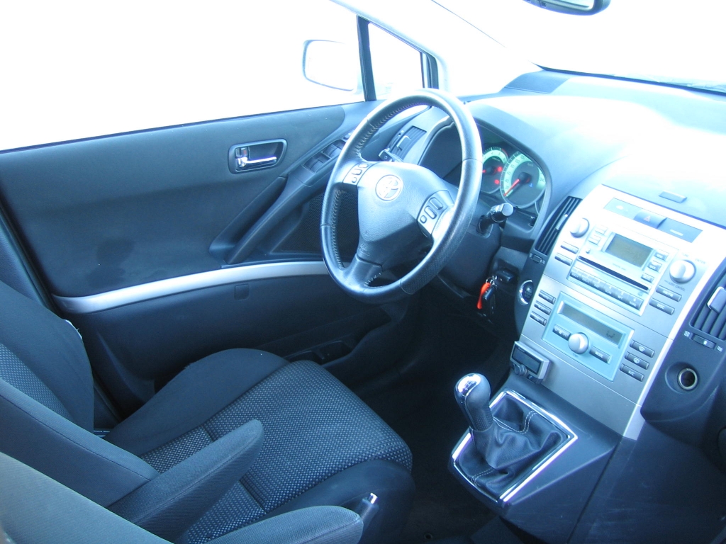 VISTA INTERIOR IZQUIERDO TOYOTA COROLLA VERSO 2.2 D4D SPORT 177CV 7PLAZAS