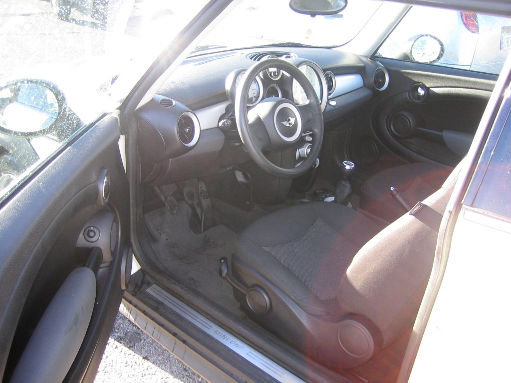 VISTA INTERIOR IZQUIERDO MINI ONE 1.4 I GASOLINA 75CV